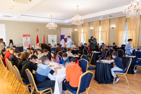 “Közel ötven albán fiatal arcára csaltunk mosolyt”- Beszélgetés Tirana Magyarországi Nagykövetségének képviselőjével